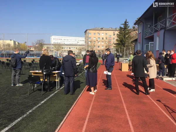 Депутати Луцькради збираються на сесію під відкритим небом (фото)