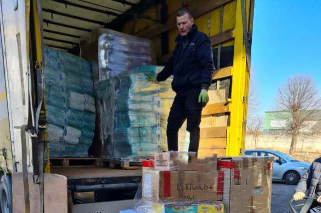 Волонтери з Луцька об‘єднались і зібрали фуру для Миколаєва (фото)
