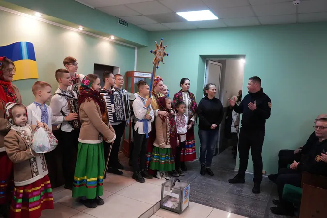 Як талановиті дітки колядували для волинських рятувальників (фото)