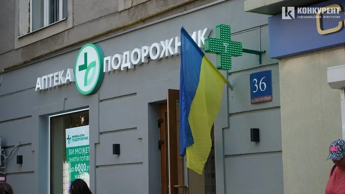 У День прапора лучани вбрались у сорочки, а будинки прикрасили стягами (фото)