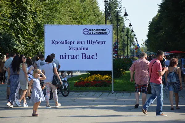 У Луцьку запрацювала «Святкова Алея 2016»