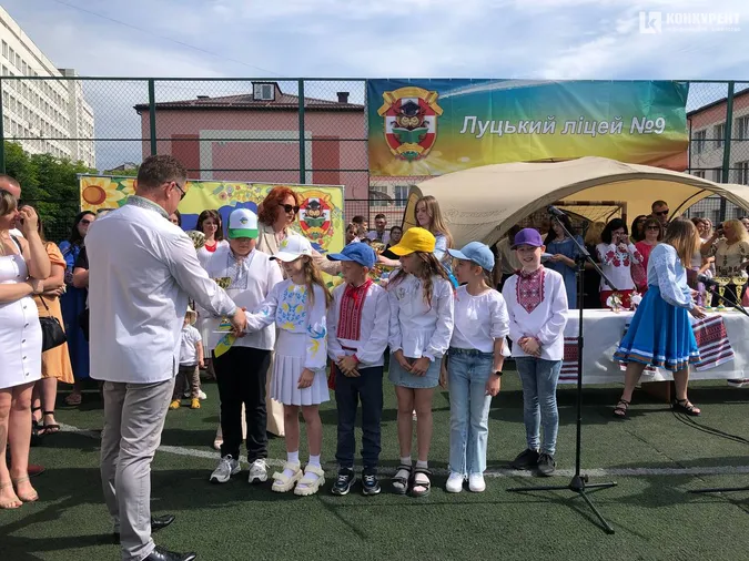 У луцькому ліцеї №9 відгуляли свято початкової школи (фото)