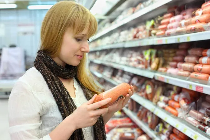 Яку ковбасу краще не купувати