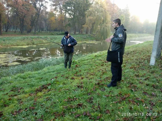 У центральному парку Луцька спіймали нелегальних риболовів (фото)
