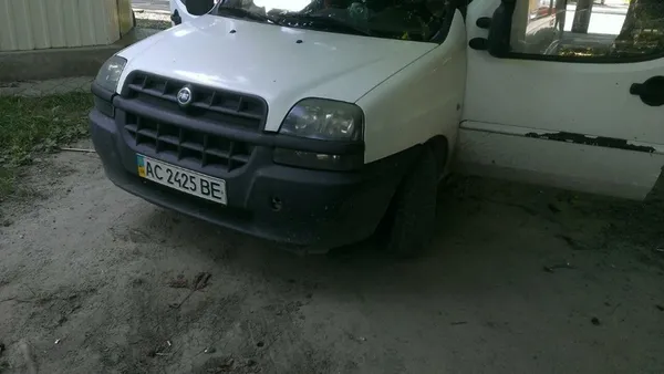 Автівки на газонах: у Луцьку ловили порушників (фото)