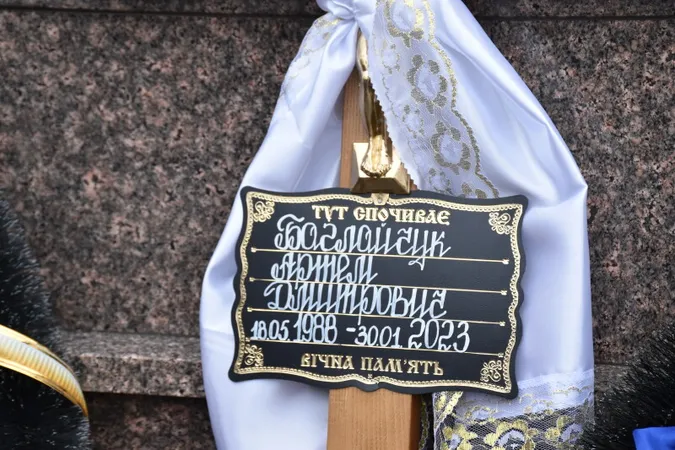 У Луцьку попрощалися із загиблим на війні десантником Артемом Баглайчуком (фото, відео)