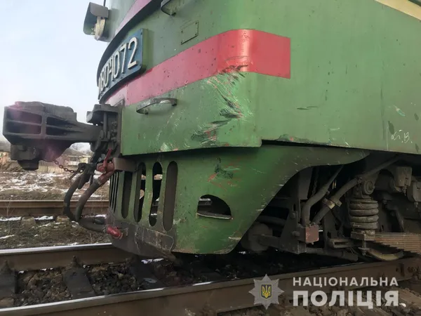 На Волині автомобіль зіткнувся з потягом: постраждали четверо людей (фото)
