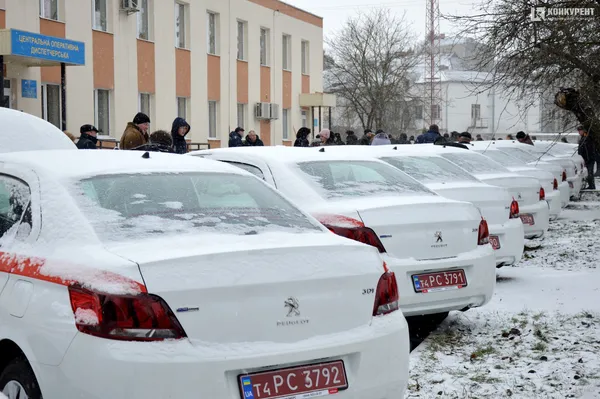 Волинським сімейним лікарям передали 23 автівки Peugeot (фото)