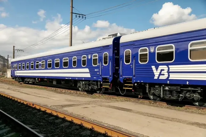 Укрзалізниця скасовує два популярні поїзди на захід України: як тепер добиратись