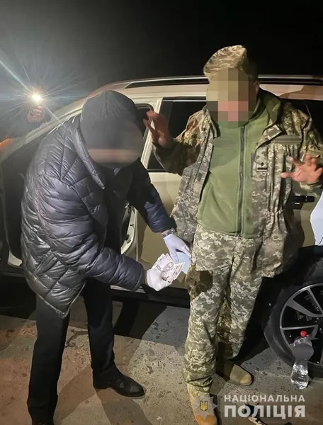 На Волині на хабарі затримали армійського офіцера (фото, відео)
