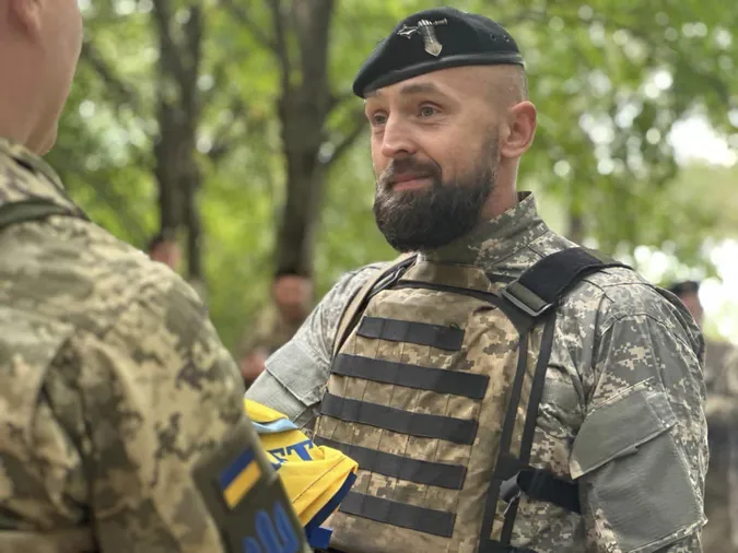 Нагороди, відзнаки та подарунки: воїнів-танкістів з 14-ї ОМБр вітали з професійним святом (фото)