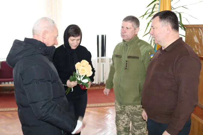 На Волині батькам загиблого Героя вручили нагороду «За військову службу Україні» (фото)