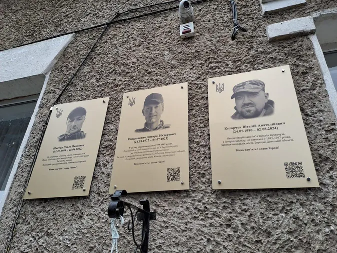 На Ковельщині відкрили меморіальні дошки у школах, де навчалися загиблі воїни (фото)