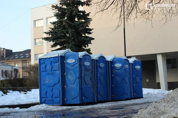Де попісяти у Луцьку: путівник громадськими туалетами міста (карта, фото)