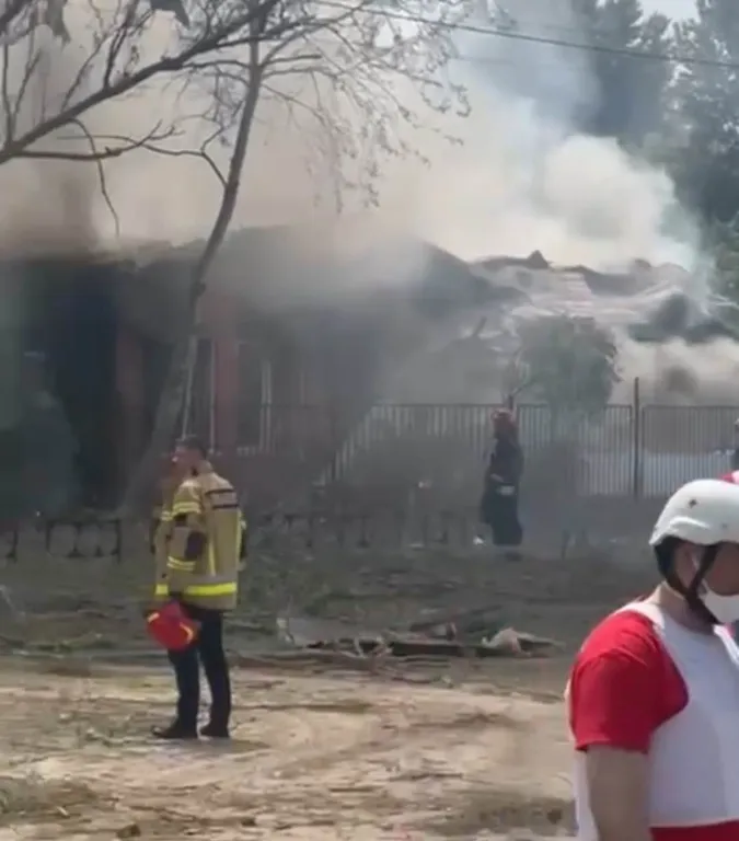 Жахливий прильот: російська ракета влучила в поліклініку Дніпра, є жертви (фото)