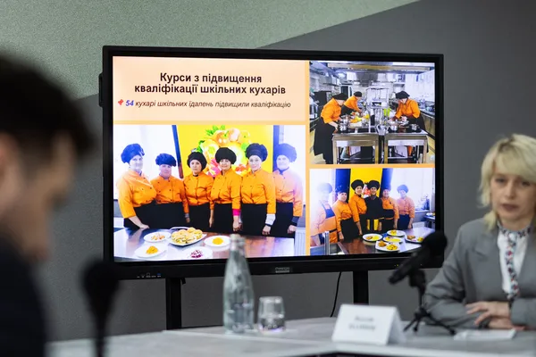 «Це не лише про те, що на тарілці», – Олена Зеленська похвалила реформу шкільного харчування на Волині