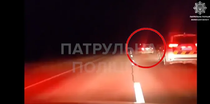 Злетів у кювет: у Ковелі п'яний водій влаштував перегони з патрульними  (відео)