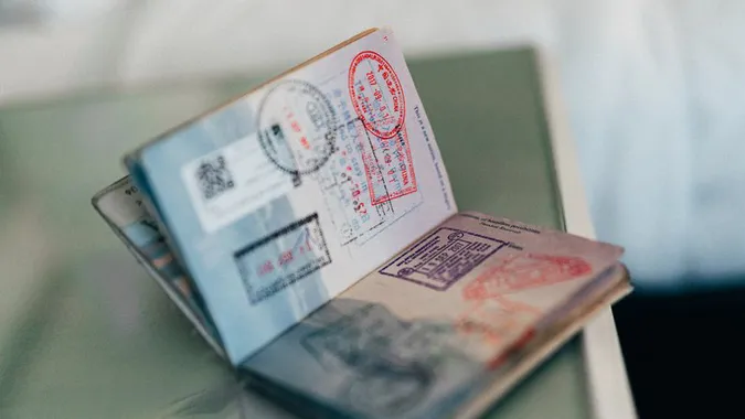 Бельгія більше не видаватиме візи російським громадянам