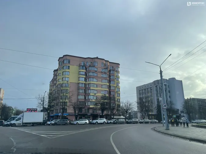 У Луцьку цілий проспект паралізувало через аварію (відео)