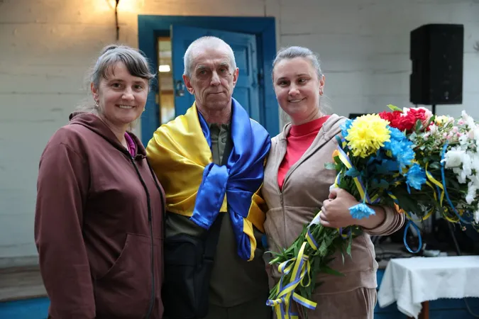 Нарешті додому: у Ківерцівській громаді зустріли звільненого Героя Миколу Касюрака (фото)