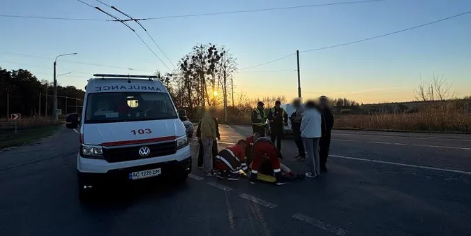 Під Луцьком Ford збив 26-річну велосипедистку, вона – у реанімації (фото)