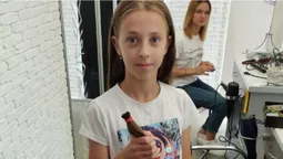 Маленька лучанка обрізала коси, аби допомогти українським військовим (фото)