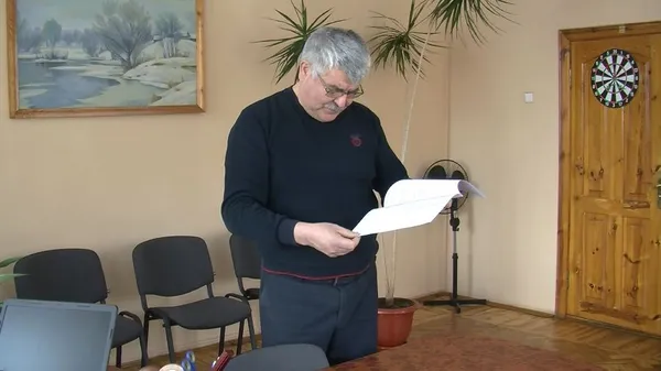 У Луцьку руйнується старий будинок: люди нарікають на комунальників, ті – на борги