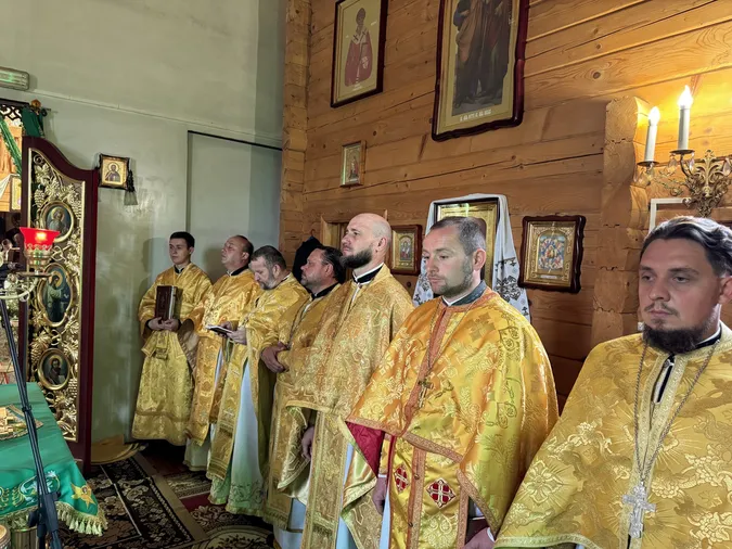 Напередодні престольного празника у церкву Апостолів Петра і Павла на Волині приїхав владика Михаїл (фото)