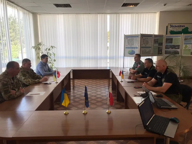 Черги вантажівок на «Ягодині»: працюватимуть додаткові прикордонні наряди