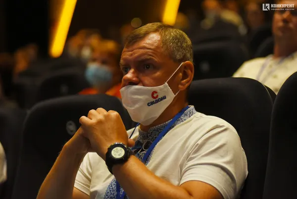 «Половину списку сформуєте ви»: Покровський веде лучан у владу (РЕПОРТАЖ)