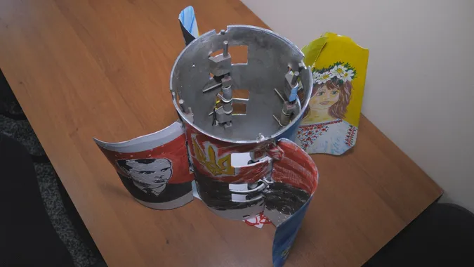 На Волині уламки російських ракет перетворюють на витвори мистецтва (фото, відео)