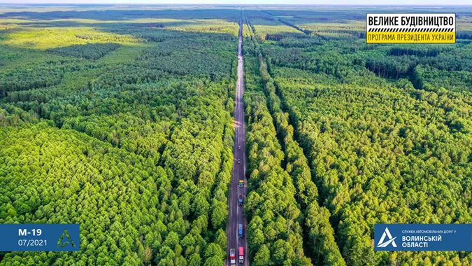 На Волині ремонтують дорогу біля кордону: рух обмежений (фото, відео)