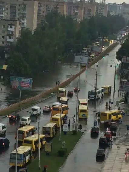 Луцьк знову затопило (фото)