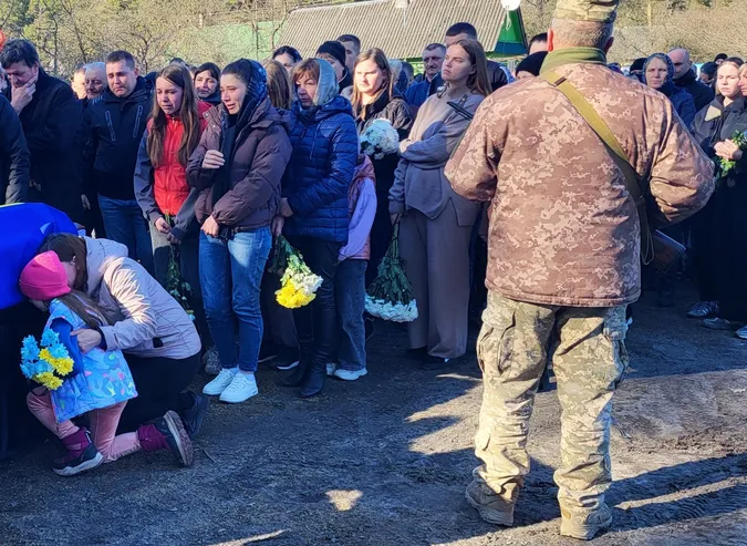 Зовсім юний: на Волині попрощалися із загиблим воїном Тарасом Мельником (фото)