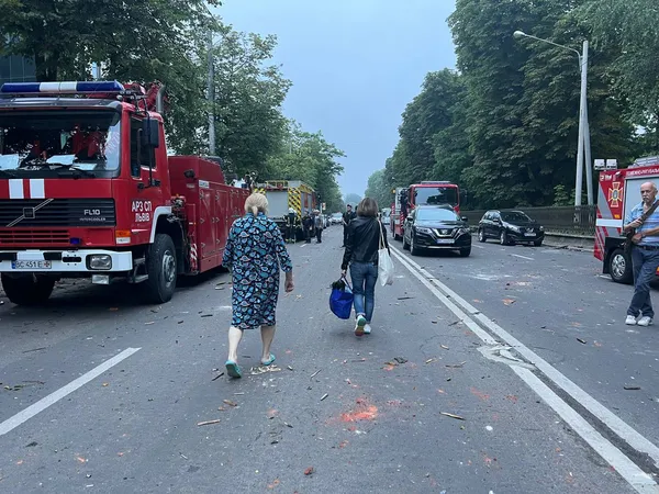 ⚡️ У Львові російська ракета влучила в житловий будинок – є загиблі (фото, відео)