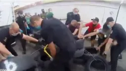 На Старому ринку муніципалам погрожували гранатою (фото, відео)