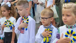 1 вересня у луцькому ліцеї №10: лінійка для першачків та випускників (фото)