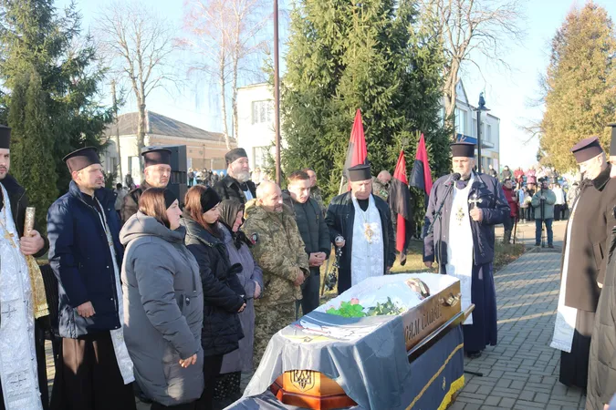 У Горохові попрощалися з юним воїном Андрієм Глезом (фото)