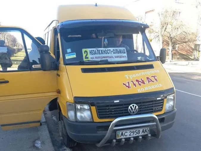 Облаяв бабусю та мало не збив дідуся, або Що собі дозволяв водій ковельської маршрутки