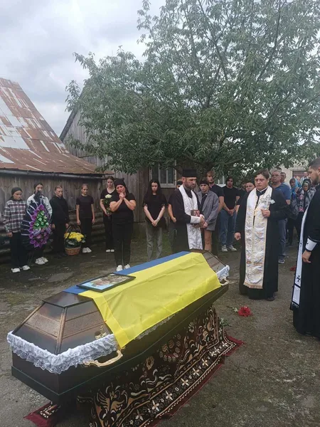 Загинув 4 роки тому: на Волині попрощались з Героєм Юрієм Засєкіним (фото)