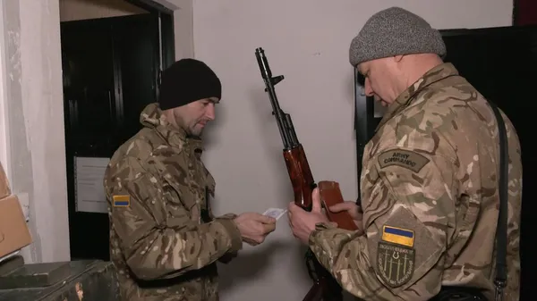 На Волині учасники добровольчого формування будують фортифікаційні споруди ( фото, відео)