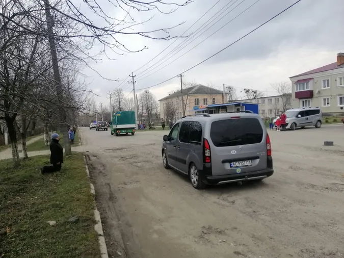 На Волині навколішки зустріли загиблого Героя Валентина Степка (фото, відео)