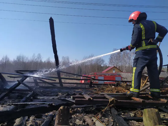 На Рівненщині ліквідували пожежу у приватному господарстві