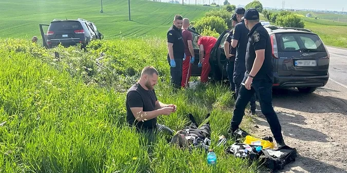 Волинські сапери по дорозі на Схід допомогли потерпілим у ДТП на Рівненщині (фото)