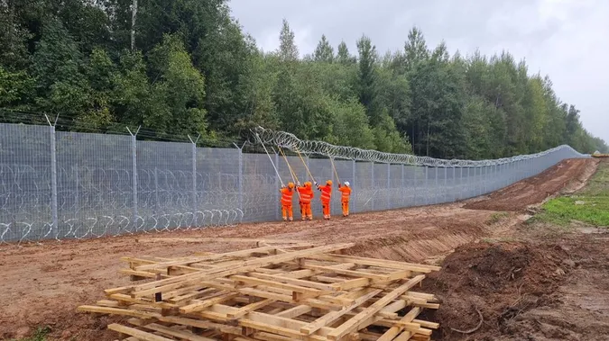 В Латвії зведуть ще 60 кілометрів паркану на білоруському кордоні