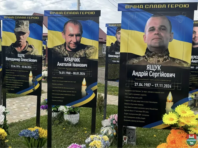 У Затурцівській громаді встановили сім нових стел загиблим Героям (фото)