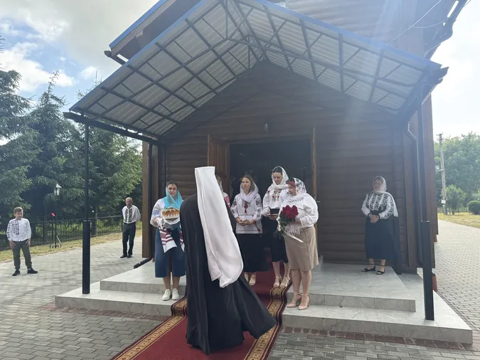 Напередодні престольного празника у церкву Апостолів Петра і Павла на Волині приїхав владика Михаїл (фото)