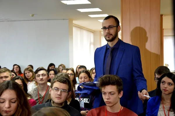 На форум у луцький виш приїхали посли, міністри та військовий аташе (фото)