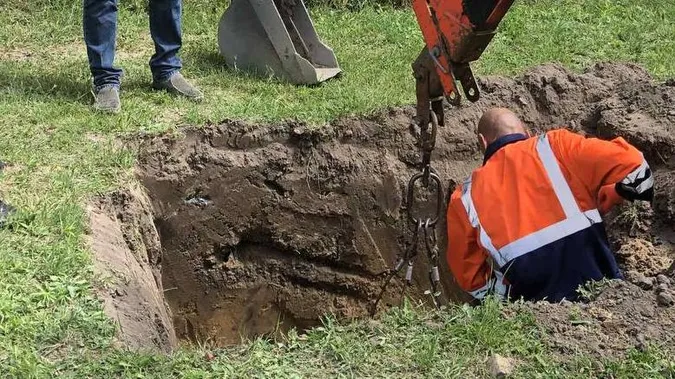 У місті на Волині ремонтують водопровід, якому більше 50 років (фото)