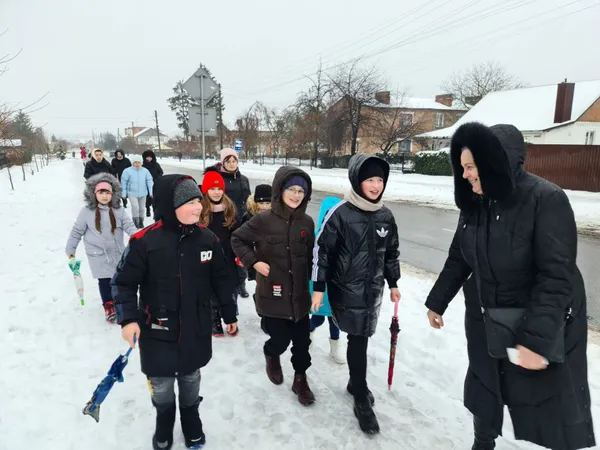У Липинах дітям військовослужбовців влаштували екскурсію в країну іграшок (фото)